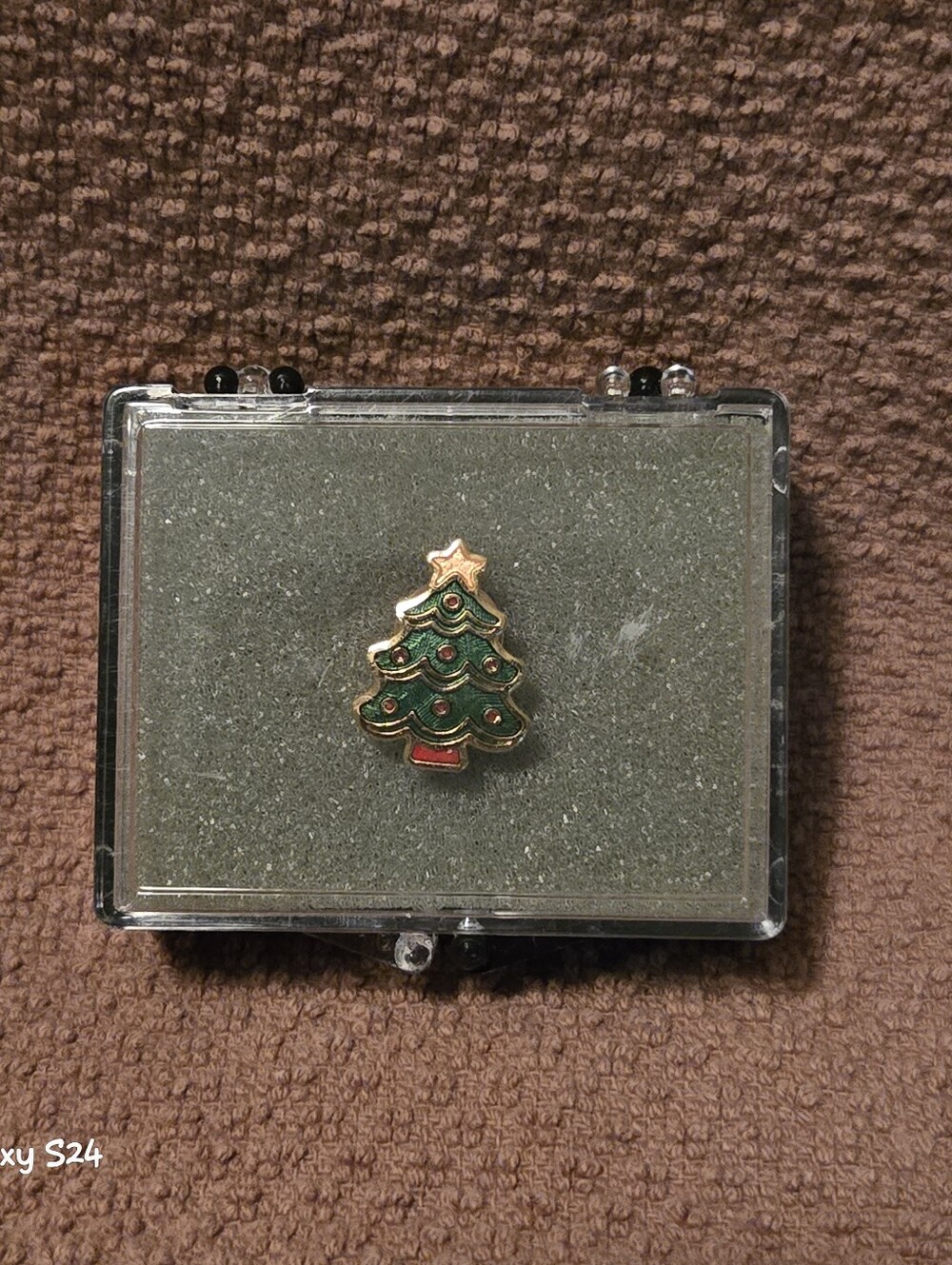 1983 Christmas Tree Hallmark Pin